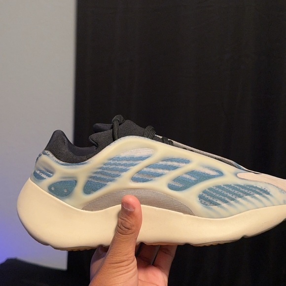 yeezy 700 V3 kyanite